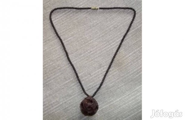 Nyaklánc érdekes fa gömb medállal