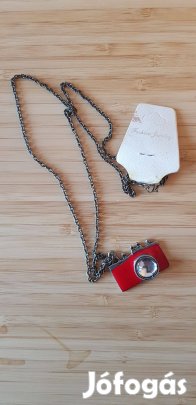 Nyaklánc fényképezőgép-medállal