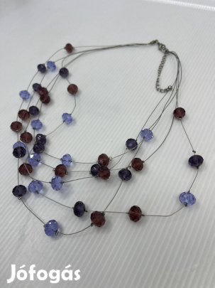 Nyaklánc vékony fémhuzal (hajlékony) és apró láncon többféle kövekke