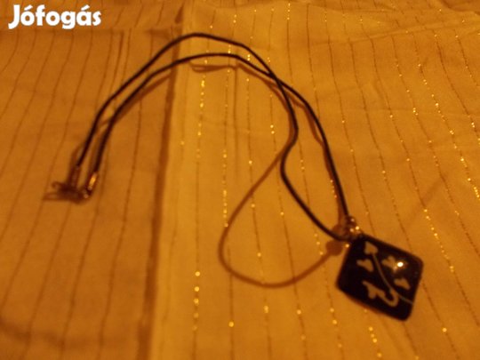 Nyaklánc zománcozott medállal