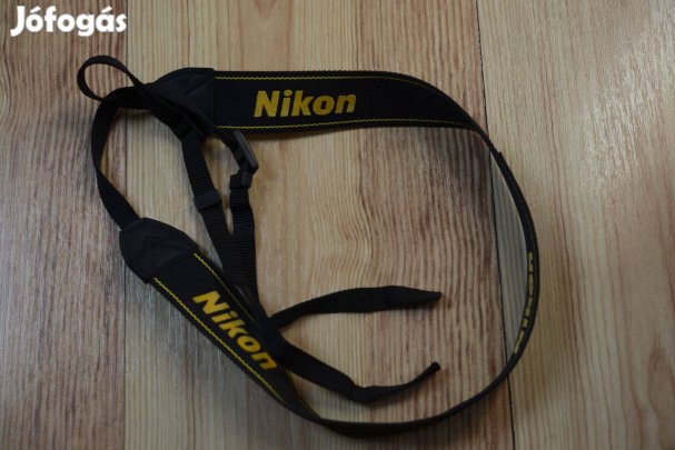 Nyakpánt Nikon fényképezőgépekhez