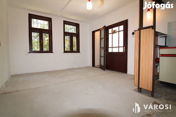 Nyaraló Gyula Szanazugban.