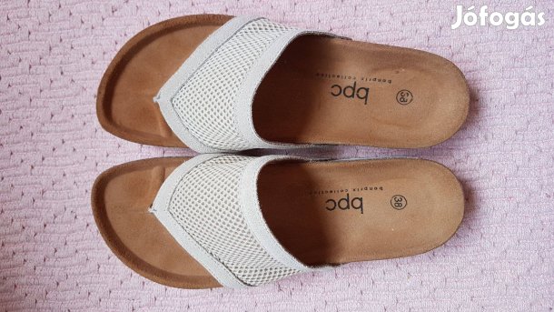Nyári bézs színű papucs