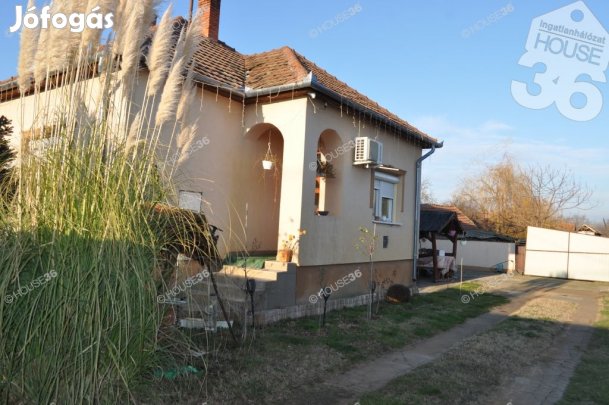 Nyárlőrinci eladó 120 nm-es ház