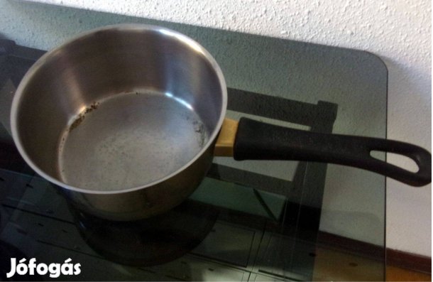 Nyeles lábas edény Újpest központ közelében