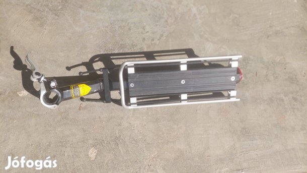 Nyeregcső csomagtartó