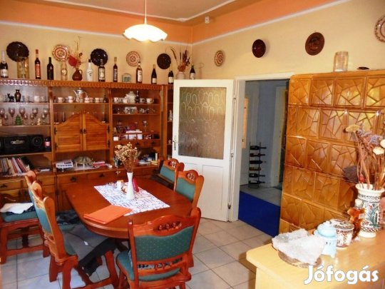 Nyírábrányban 70 m2-es, 2 szobás, fsz.-es, rendezett ház eladó!