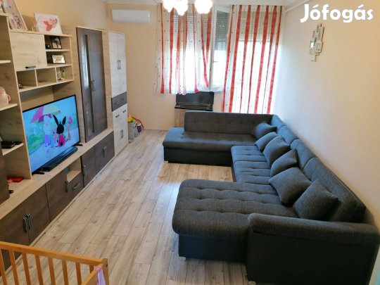 Nyírbátor központjában felújított 4. emeleti lakás teljes berendezésse