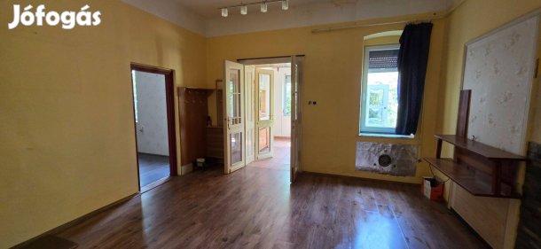 Nyírbátorban kiváló elrendezésű 90 m2-es családi ház eladó