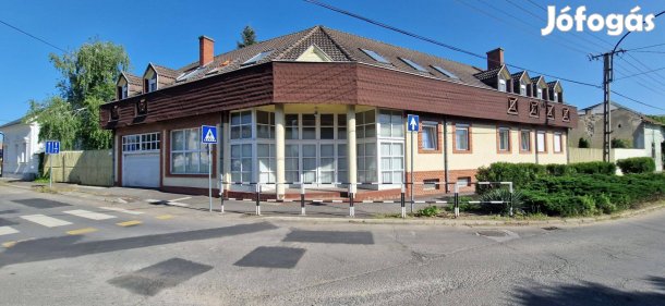 Nyírbátorban vállalkozásra is alkalmas családi ház eladó