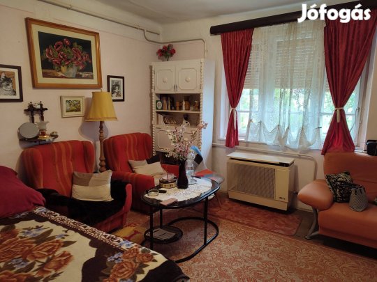 Nyírbogdányban, frekventált helyen lévő felújítandó család ház eladó