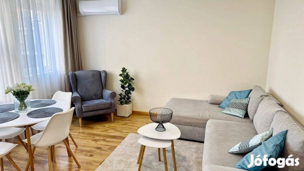 Nyíregyháza Belvárosában Erkélyes, Első Emeleti Lakás Eladó