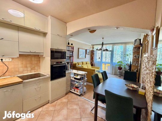 Nyíregyháza Belvárosában Nappali+2 Szobás, Belső Szintes, 2 Erkélyes