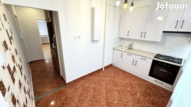 Nyíregyháza Búza téri piac közelében 3 szobás 2. emeleti lakás eladó