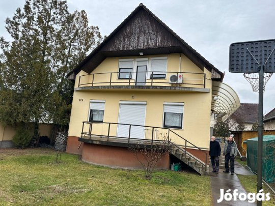 Nyíregyháza Korányi kertvárosban öt hálószobás családiház eladó