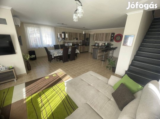 Nyíregyháza-Oroson 4szoba+nappalis, medencés családi ház eladó!