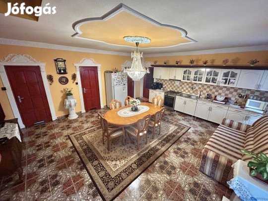 Nyíregyháza Oroson Praktiker Közelében, Nappali+6 Szobás Családi Ház