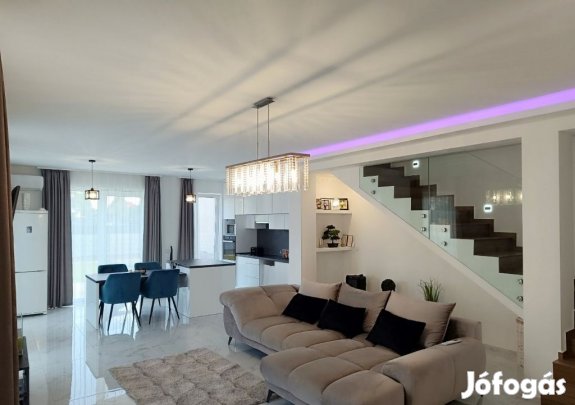 Nyíregyháza Sóstó MINIMÁL STÍLUSÚ nappali + 3 szobás ikerház eladó