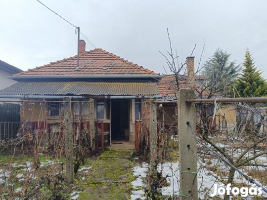 Nyíregyháza Sóstógyógyfürdőn felújítandó állapotú családi ház eladó