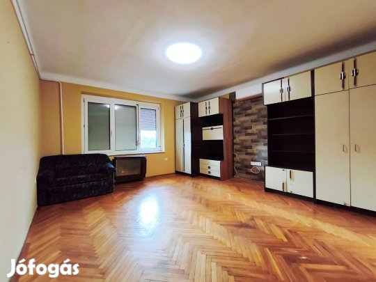 Nyíregyháza Zrínyi Gimnázium Vonzásában Lakás Garázzsal Pihenőkerttel