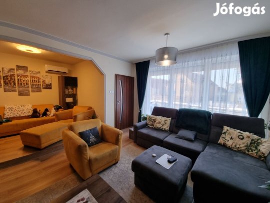 Nyíregyháza, Borbánya, 150 m2-es, családi ház, 4 szobás, felújított /