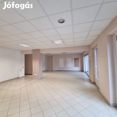 Nyíregyháza, NyírPláza közeli utca, 103 m2-es, üzlethelyiség utcai