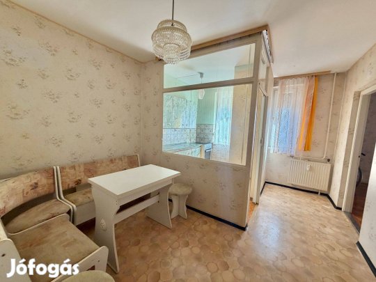 Nyíregyháza, Toldi utcában 54m2-es, 2 szoba nagy konyhás, azonnal költ