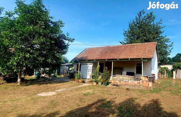 Nyíregyháza - Oros és Borbánya között eladó hétvégi ház dupla