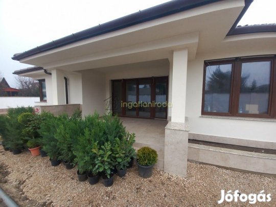 Nyíregyháza - Oros között - Családiház - Eladó