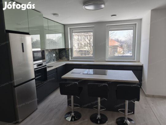 Nyíregyháza belváros közelében,Malomkertben Amerikaikonyhás-nappalis