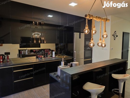 Nyíregyháza belváros közelében,Malomkertben Amerikaikonyhás-nappalis