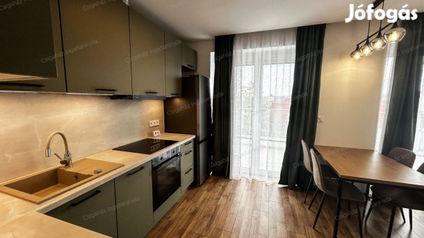 Nyíregyháza belvárosában új építésű társasház 1. emeletén