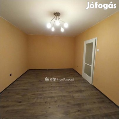 Nyíregyházai 42 nm-es lakás eladó