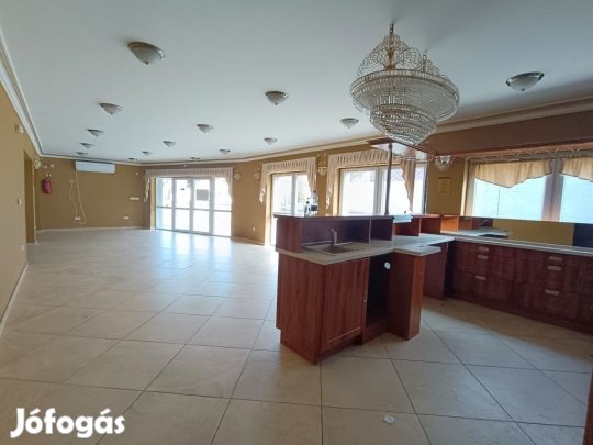 Nyíregyházai 95 nm-es üzlethelyiség kiadó