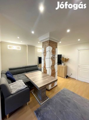 Nyíregyházán 2.Emeleten 78NM-Es Felújított 3 Szoba Nappalis Lakás Park