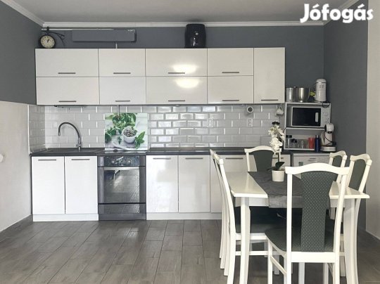 Nyíregyházán 83nm-es 3szoba+nappalis lakás,parkolóval és garázzsal