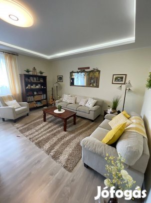 Nyíregyházán Nappali+5 Szobás, 2 Erkélyes Lakás, 30 nm-es Garázzsal