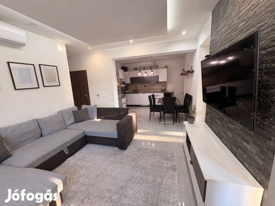 Nyíregyházán, Báthory-lakóparkban eladó ikerház