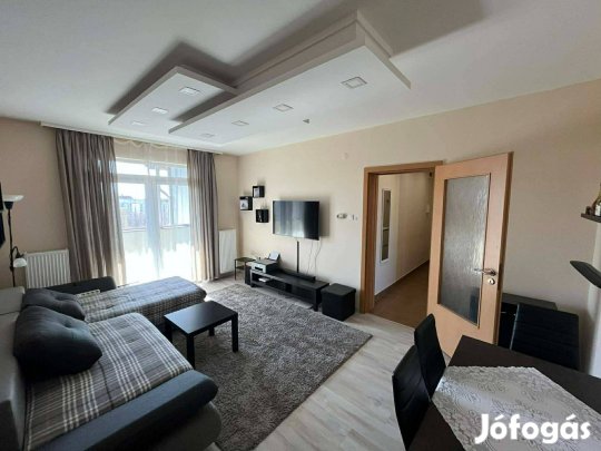 Nyíregyházán, Kórház Közelében, Felújított, 2 Szobás, Erkélyes Lakás