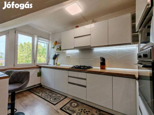 Nyíregyházán, Szabadtéri Színház Közelében Nappali+2 Szobás Lakás