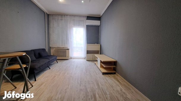 Nyíregyházán, a Vasvári Pál utcán kiadó egy 23 m-es, 4. emeleti garzo