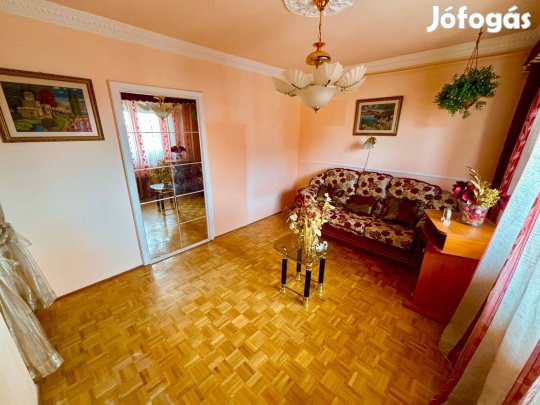 Nyíregyházán a Kórház közelében, 3 szobás, nagy erkélyes lakás eladó