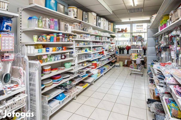 Nyíregyházán belváros közeli utcafronti bejáratott üzlet!