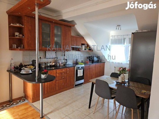 Nyíregyházán téglaépítésű, szigetelt, nappali + 2 szobás lakás eladó!