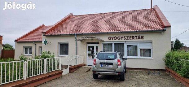 Nyírkáta központjában felújított Gyógyszertár és Lakóingatlan Eladó