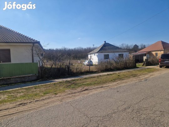 Nyirmártonfalván eladó ház 4200 nm telekkel!