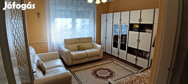 Nyírpazonyban családi ház vállalkozásra alkalmas melléképülettel!