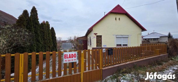 Nyírvasvári központjában jó állapotú családi ház eladó