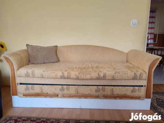 Nyitható, ágyneműtartós kanapé