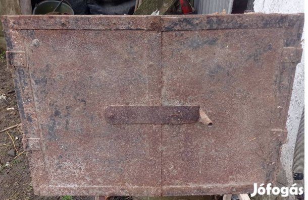 Nyitható öntöttvas ajtó Kiskunfélegyházán